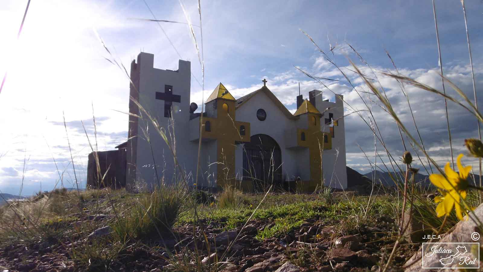 Iglesia del señor de Qoyllorrity en la cima de un cerro de Juliaca