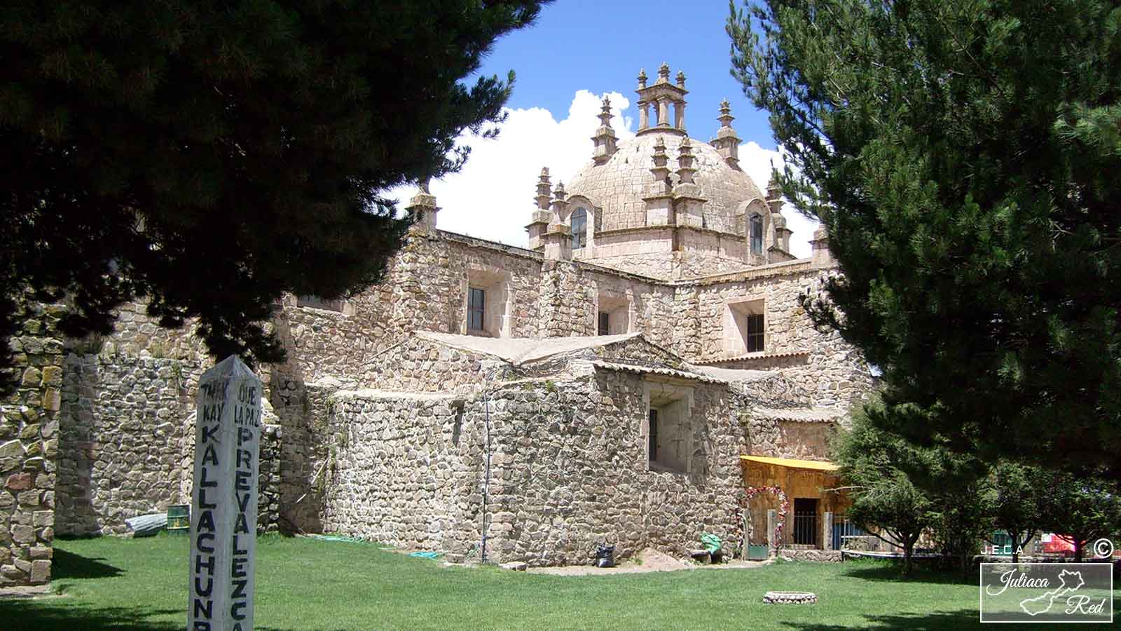 Vista lateral iglesia Santa Catalina de Juliaca