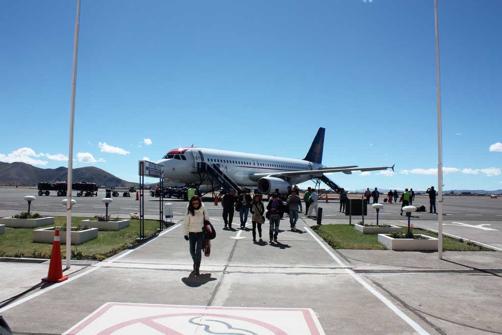 Avion en aeropuerto de Juliaca