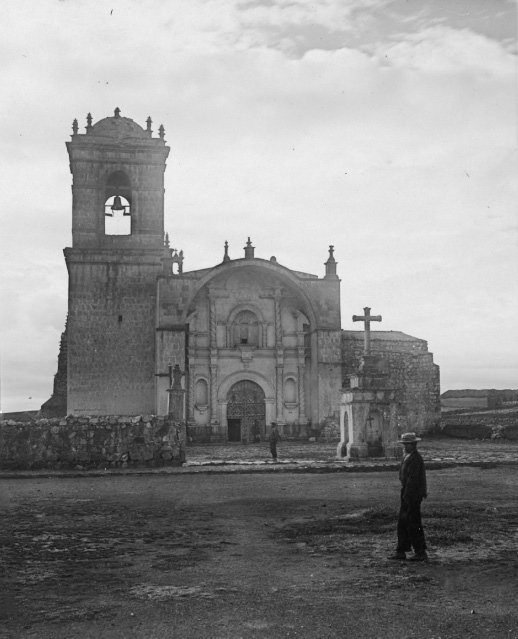 Costado de la Iglesia Santa Catalina, 1920