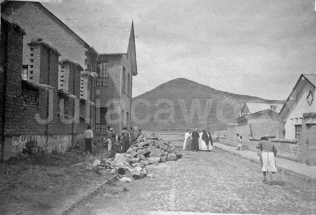 Construcción del Colegio Santa Elena, 1945